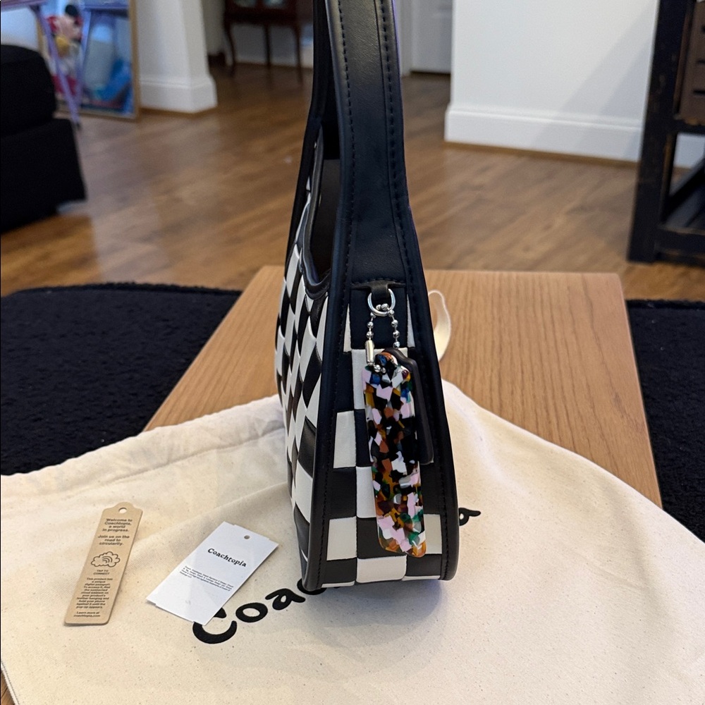 💯 Authentic Coach Black and White Checkered Women's Leather Bag. Coachtopia - Picture 4 of 14